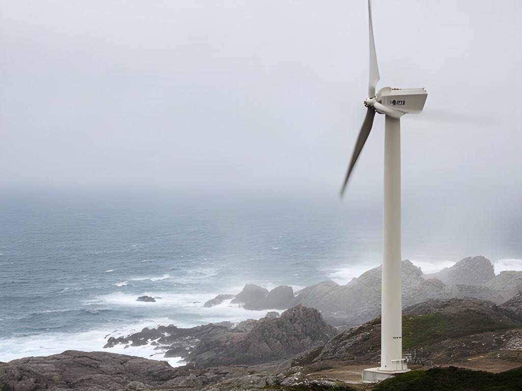 Aerogenerador E-92 frente a la costa con protección anticorrosión en un entorno marino